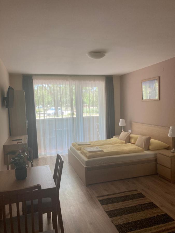 Castellum Apartmanhaz Gyula Exterior photo