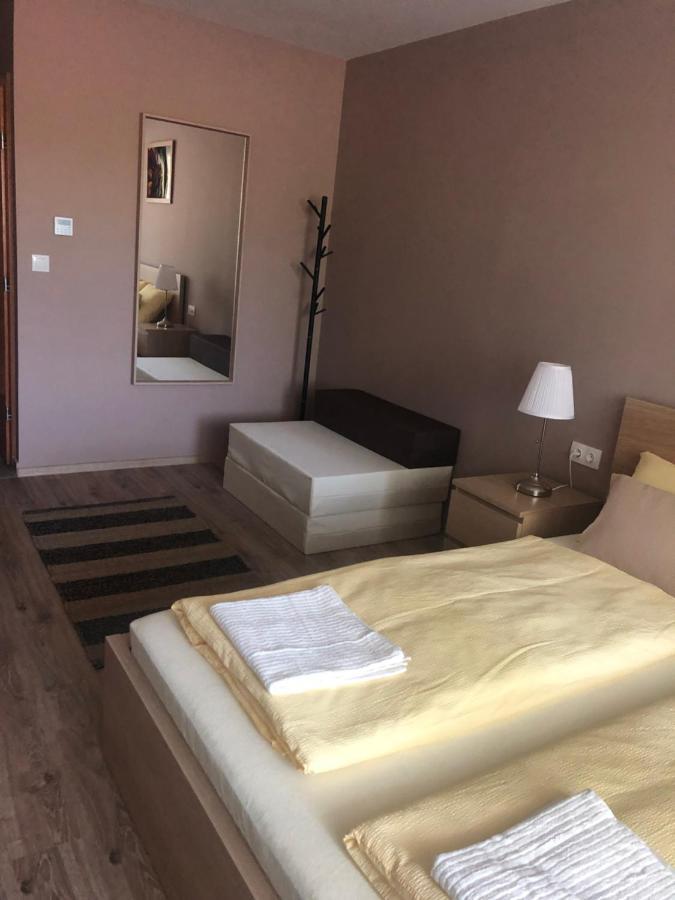 Castellum Apartmanhaz Gyula Exterior photo