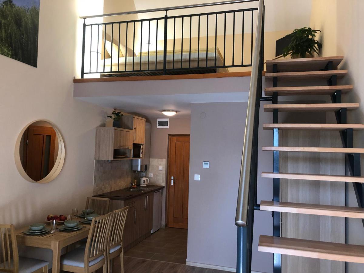 Castellum Apartmanhaz Gyula Exterior photo