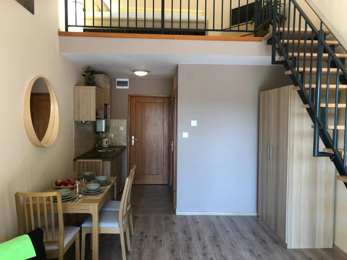 Castellum Apartmanhaz Gyula Exterior photo