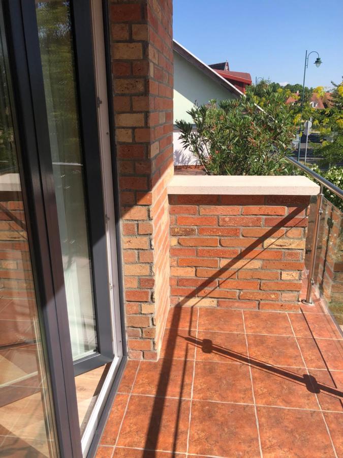 Castellum Apartmanhaz Gyula Exterior photo