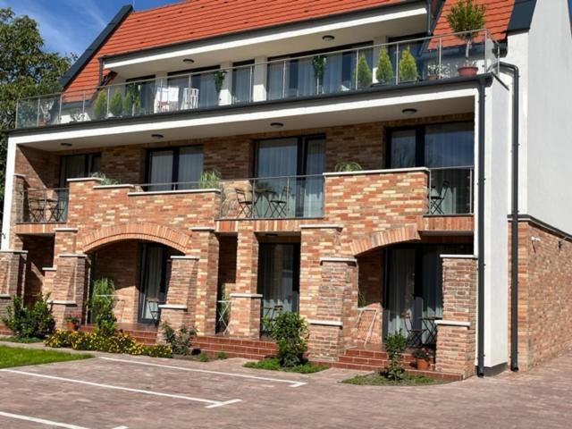Castellum Apartmanhaz Gyula Exterior photo