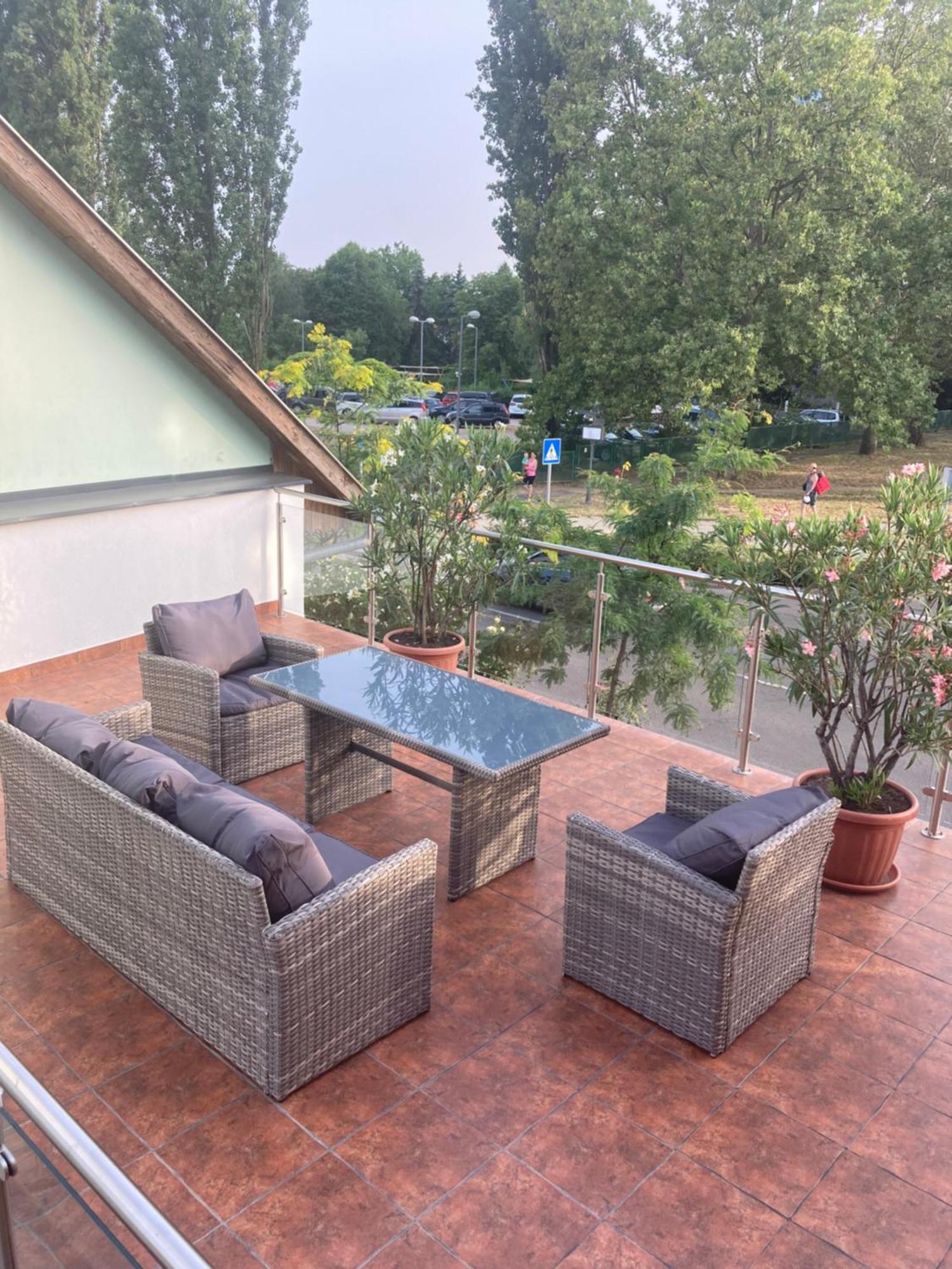 Castellum Apartmanhaz Gyula Exterior photo